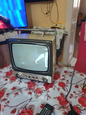 vând televizor bijuterie alb negru retro ca nou funcțional.  - imagine 4