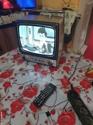 vând televizor bijuterie alb negru retro ca nou funcțional.  - imagine 1