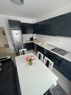 Garsoniera spatioasa zarnesti , stare impecabila . - imagine 3