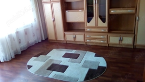 Garsoniera de inchiriat 42m patrati , 250 metri de centru, utilata si mobilata, cu centrala