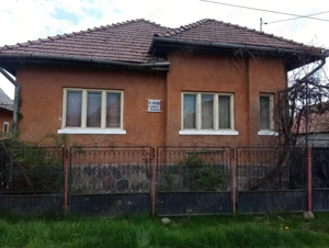 Casa de vanzare in comuna Hodac