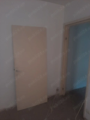 Vand 7 usi de bloc albe impreuna cu tocurile lor -50 ron  buc - imagine 4