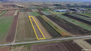 Teren arabil de vânzare.