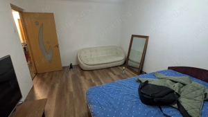 Primesc în gazda cuplu căsătorit în apartament de 3 camere