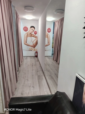 Cedez spatiu salon 45 mp