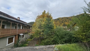 Casă solidă din cărămidă, mobilată, garaj, teren generos – Tarcău