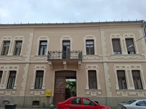 Angajez meseriași construcții