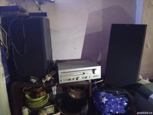 Se vinde boxe cu stație 2000 Ron negociabil, ușă nouă cu 500 de ron negociabil si un geam termopan d