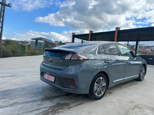 Hyundai Ioniq plug-in hybrid - imagine 10