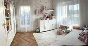 Vilă Luxoasa cu Piscină Exterioară, Podgoria, 150 mp - imagine 3