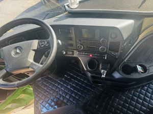 Vand cap tractor Mercedes Actors  - imagine 5