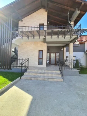 Casa cu doua apartamente Craiter