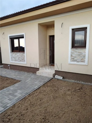 Duplex pe parter - zona usor accesibila - predare la cheie.