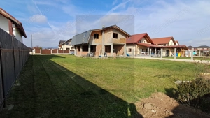 Casa moderna la rosu in Cristian - imagine 4