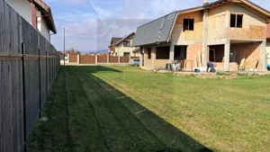 Casa moderna la rosu in Cristian - imagine 3