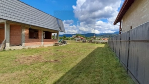 Casa moderna la rosu in Cristian - imagine 6