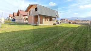 Casa moderna la rosu in Cristian - imagine 5