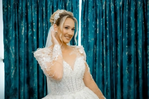 Vand rochiță de mireasa