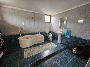 Casă de vânzare în Curtea de Argeș. - imagine 13