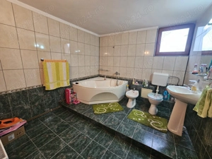 Casă de vânzare în Curtea de Argeș. - imagine 12