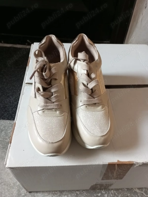 Adidași de femei noi