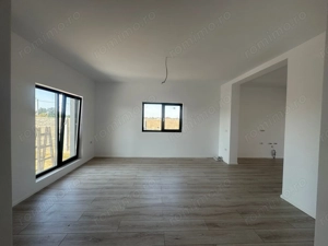 Casa Individuala pe parter in Mosnita, Toate Utilitatile, Drum asfaltat - imagine 5