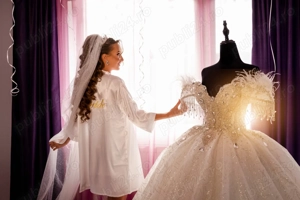 Rochie de mireasă tip prințesă  - imagine 3