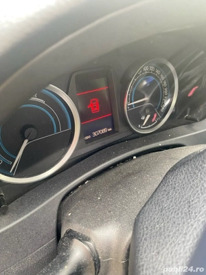 Toyota Auris 1.8 Hybrid - imagine 3 Toyota Auris 1.8 Hybrid - imagine 3