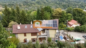 Vedere padure, panouri solare si fotovoltaice, pompa de caldura,  semineu - imagine 2