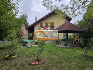 Vedere padure, panouri solare si fotovoltaice, pompa de caldura,  semineu - imagine 5