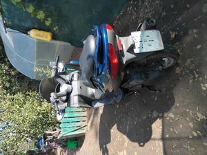 Vand schimb scuter malaguti medison 125cc accept unele variante, cu auto cu acte valabile  - imagine 3