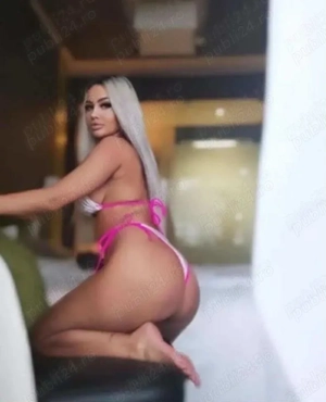 Karina  tatuată cu pricinguri 