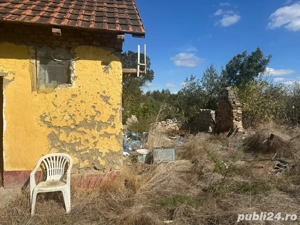 Casa cu 1521 m2 de vanzare