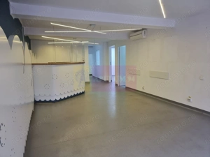 Spațiul este pretabil pentru Cabinet Medical Birouri Showroom