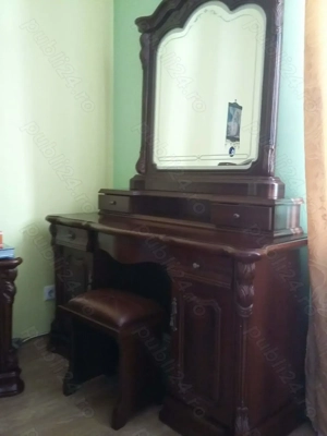 Vând masă machiaj,toaletă,salon