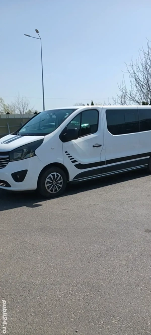 Opel Vivaro 8+1 locuri - imagine 2