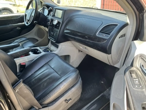 Minivan 7 locuri Lancia Voyager - imagine 5