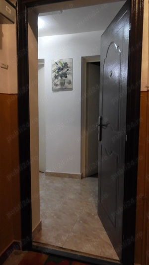 Proprietar închiriez apartament 3 camere - CETATE -zona Casa de Cultură