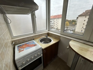 Inchiriez apart.2 cam.dec.st.72 mp.,modern, situat in Micalaca 300 pe Faleza, etajul 3 din 4. - imagine 9