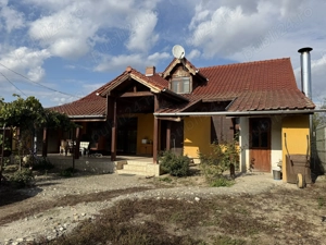 Casă spațioasă de vânzare în Hitiaș, județul Timiș   teren 2197 mp