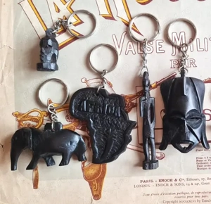 figurine-breloc Maasai din abanos, handmade, pentru colectie