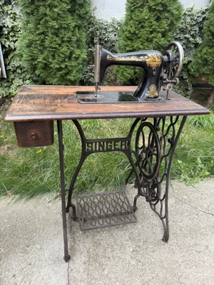 Masina de cusut Singer