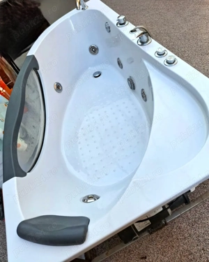 Cada pe colt cu hidromasaj, acril