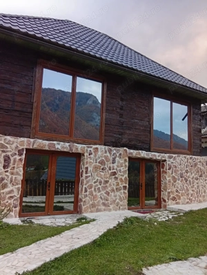 Oportunitate unica: casa de vacanta cu o priveliste de poveste, renovata, in Muntii Apuseni