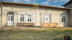 Casa de vanzare in centru  Husi - imagine 2