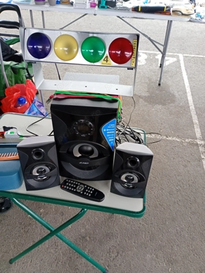 Vind urgent 3 boxe cu urmatoarele