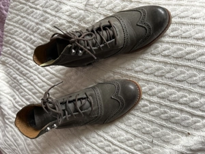 Ghete gri din piele cu siret