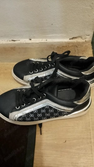 Vând adidași de diferite marimi