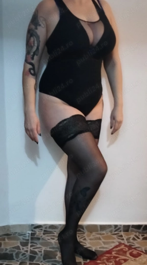 Bruneta matura cu forme, 43 ani.