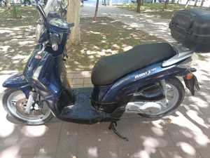 Vand scuter kimko people s125 - imagine 2 Vand scuter kimko people s125 - imagine 2